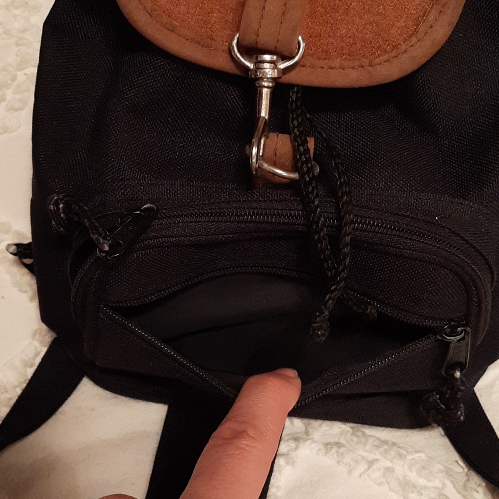 1990s erra mini backpack in black - Picture 3 of 11